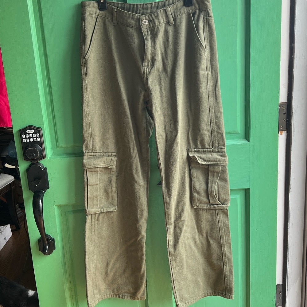 Women’s Olive Cargo Pants Size 8